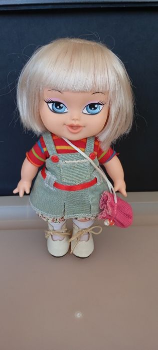 Bonequinha cerca de 20cm.