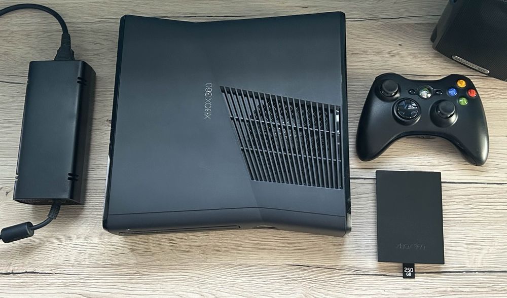 Konsola Xbox 360 Slim Zestaw Dysk Kinect Pad Super Stan RGH