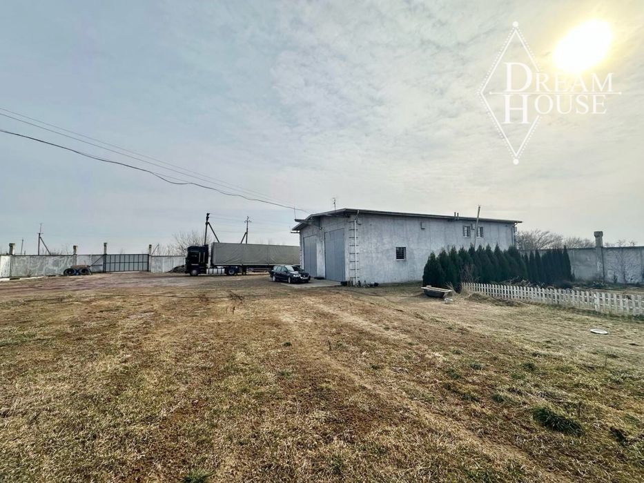 Продаж недобудованого будинку з гаражем для Фури