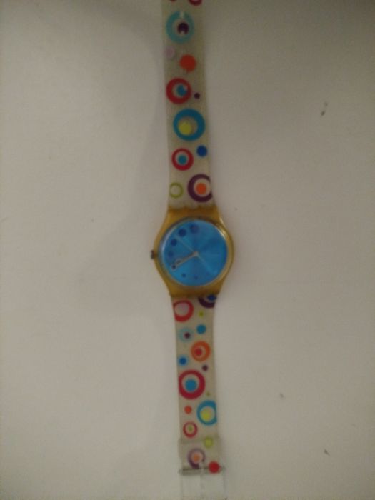 Relógio Swatch sem pilha a funcionar