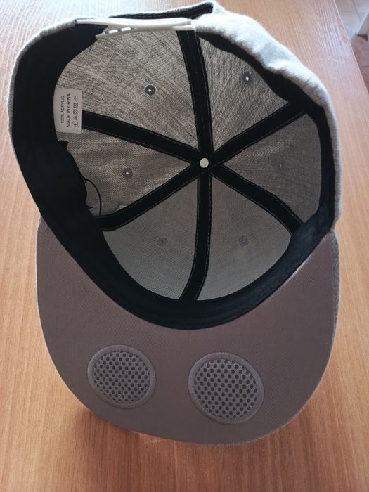Бейсболка с Bluetooth гарнитурой