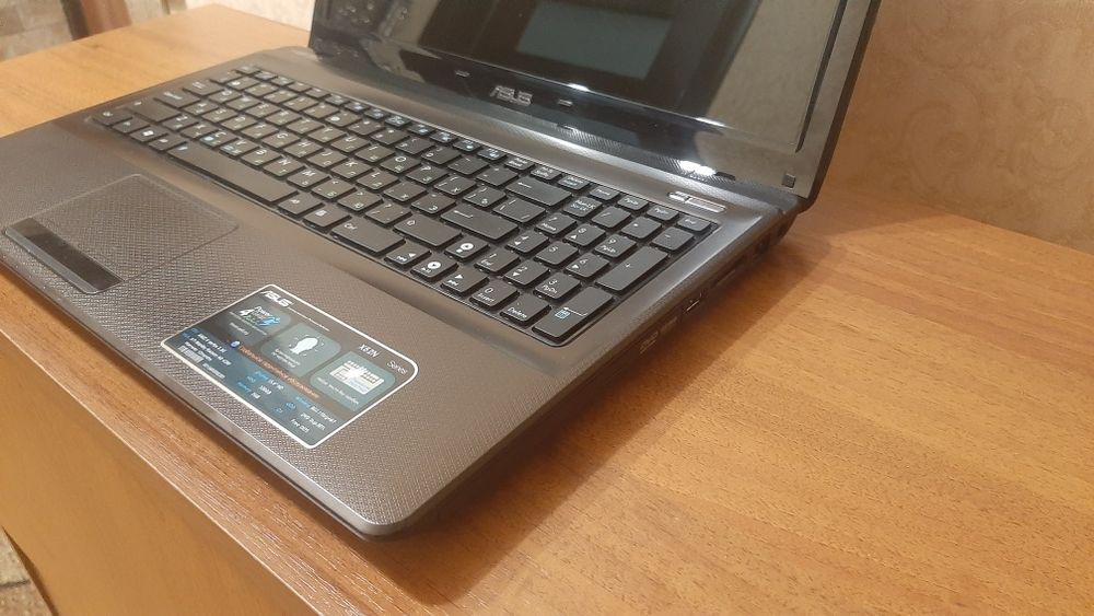 Новенький ноутбук Asus