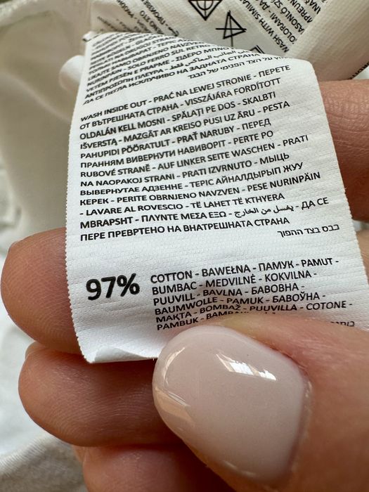 Białe spodenki szorty eleganckie na lato Sinsay