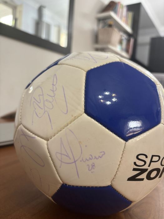 Bola assinada pelo plantel do Porto 2009/2010
