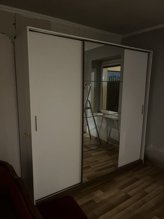 Szafa przesówna z lustrem