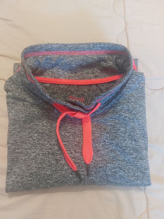 Blusa de desporto nova / M