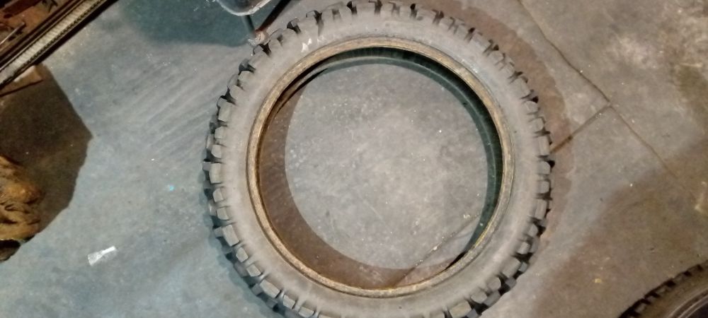 Покришка Иж Планета .120/90-18