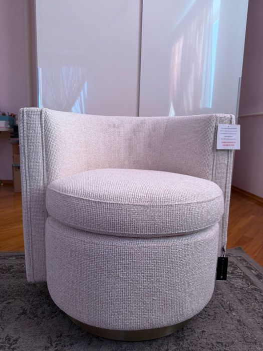 Продам вращающееся кресло новое Eichholtz модель Amanda.