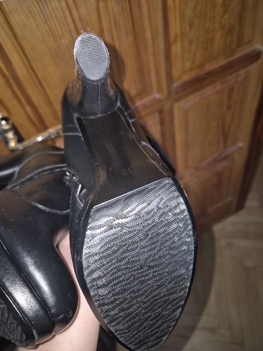 Шкіряні сапоги зимові нові Avis