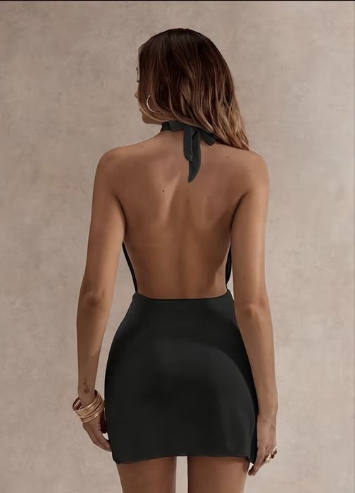 Чорна міні-сукня з ефектним вирізом, розмір L, нова