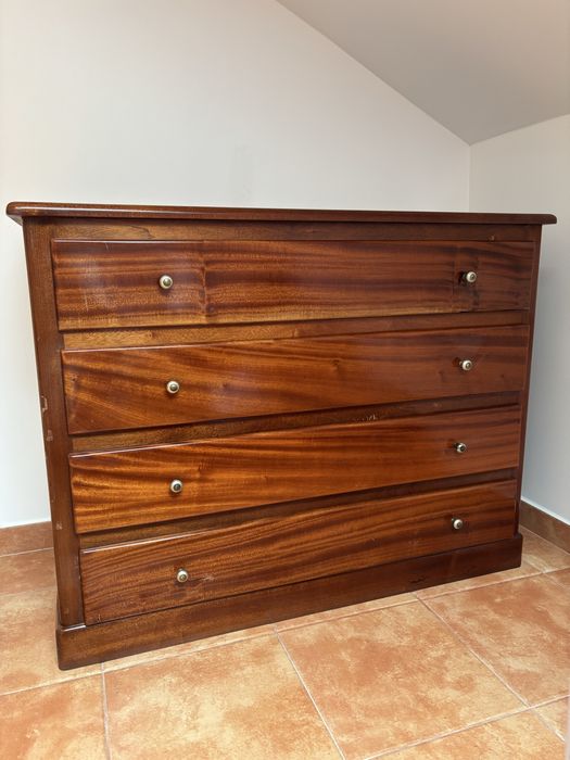 Cómoda c/ 4 gavetas