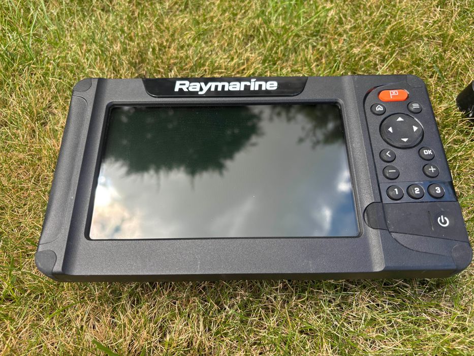 Raymarine Element 7” – echosonda z przetwornikiem i mapą Navionics