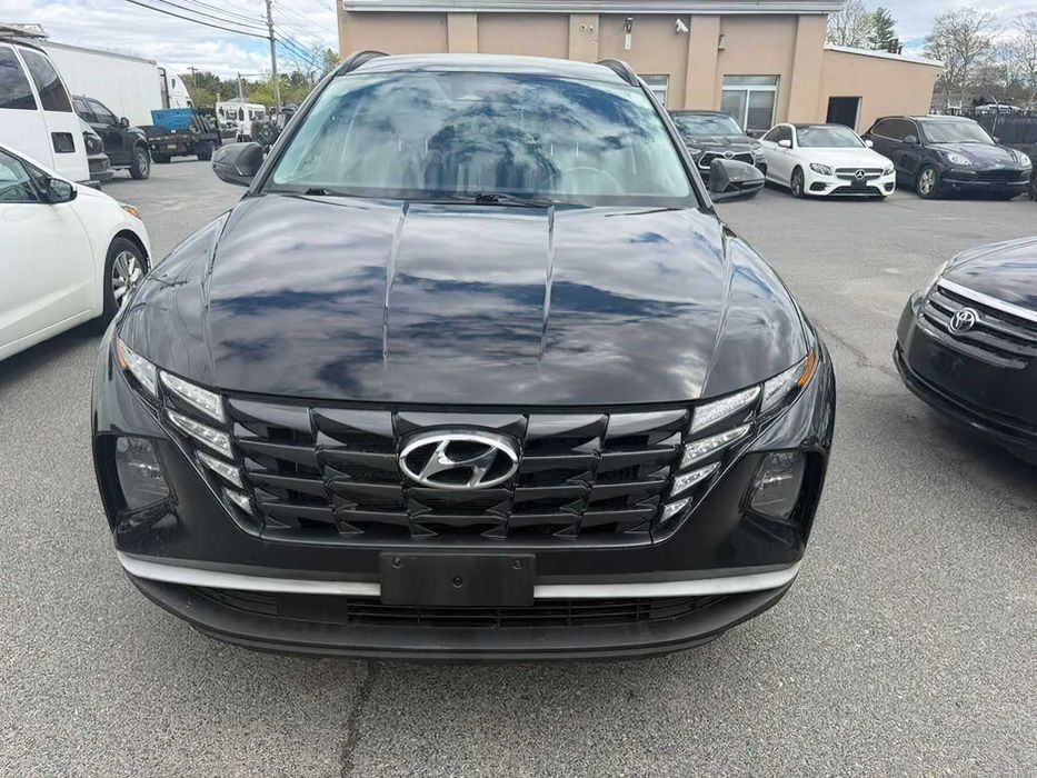Hyundai Tucson Luxury Hybrid      2022