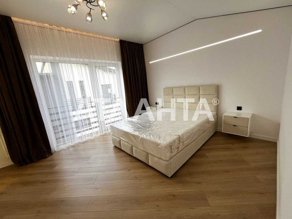 Продаж котеджу з новим сучасним ремонтом в Брюховичах.
