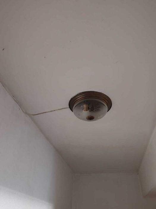 Candeeiro de teto/parede com a base em latão. Novo.
