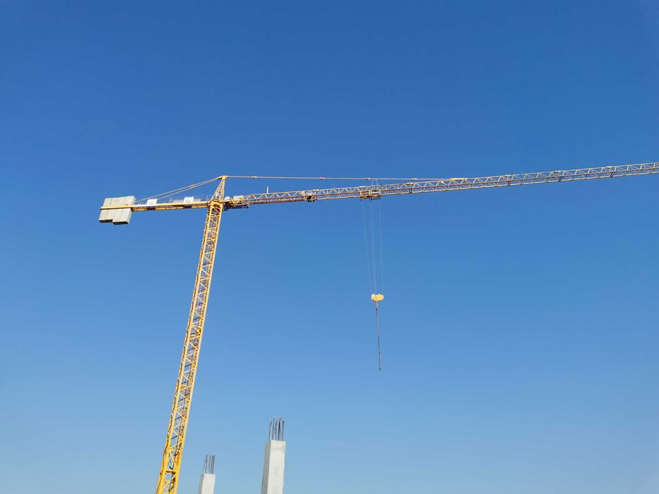 Dźwig budowlany, żuraw budowlany do wynajęcia