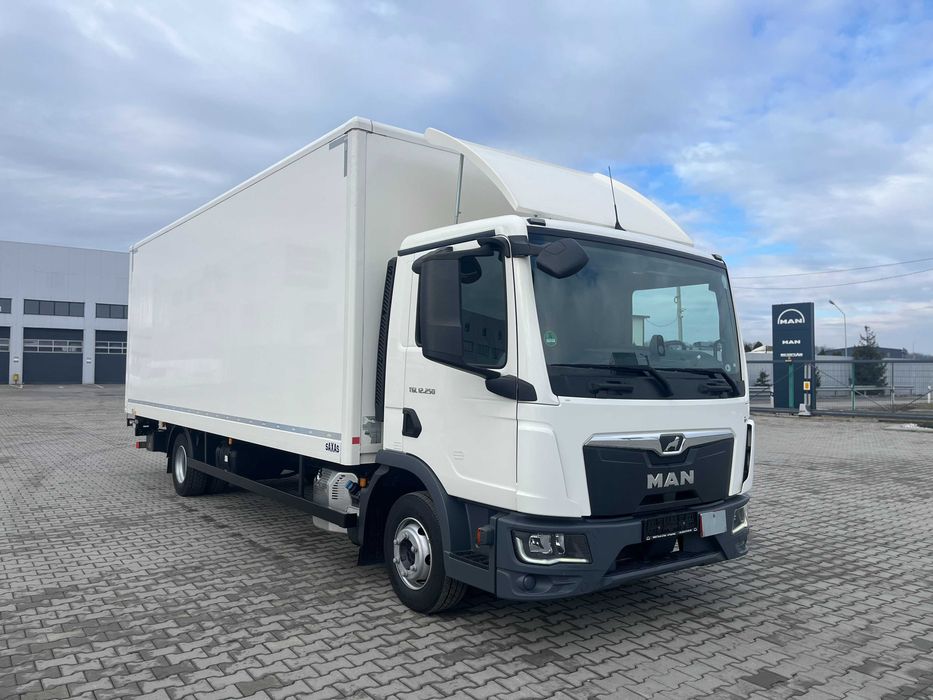MAN TGL 12.250 4x2 BL Фургон із гідробортом Dhollandia