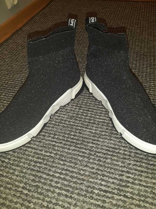 Stylowe buty damskie z brokatowej dzianiny – rozmiar 40