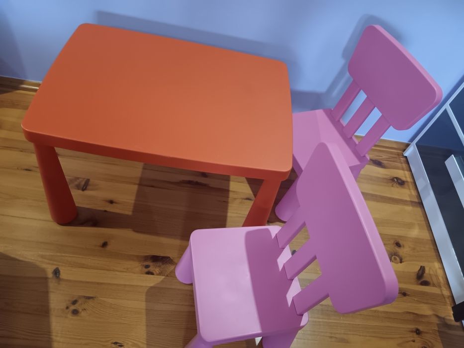 Stolik IKEA plus dwa krzesełka