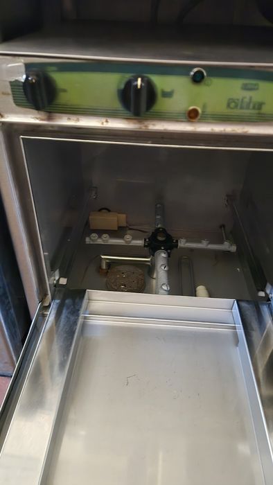 Máquina lavar copos e chávenas