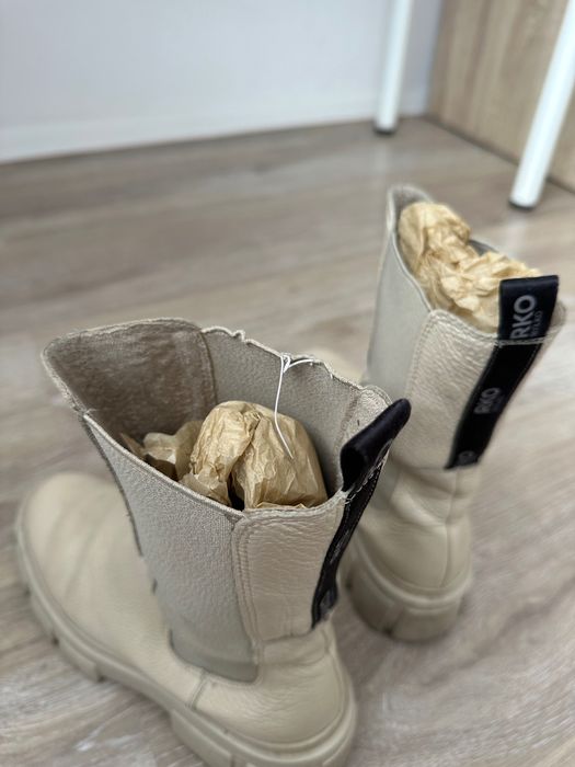 Beżowe buty na lekkiej podeszwie Ryłko