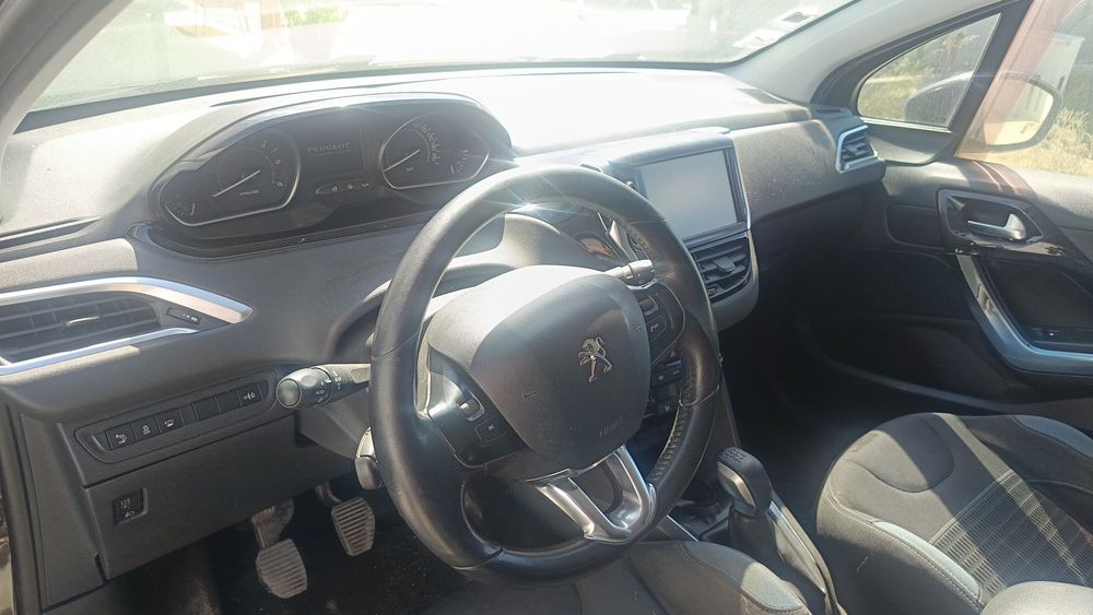 Peugeot 208  1.6 de  2012