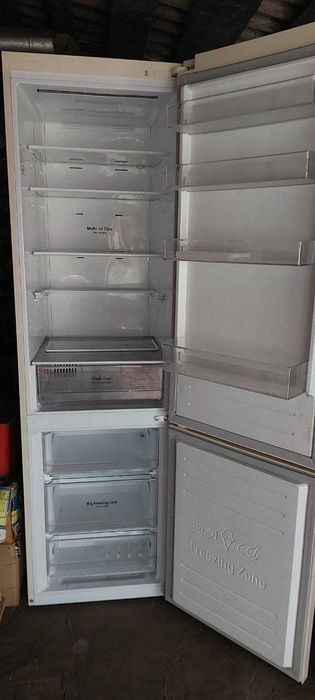 Двокамерний холодильник LG GC-B509SESM