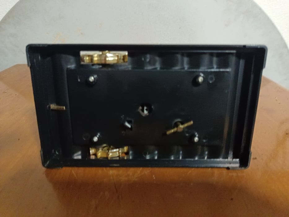 Guarda jóias com música a corda