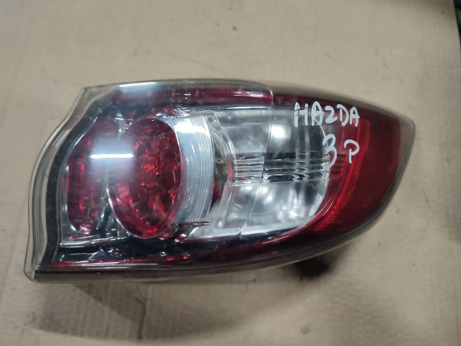 Mazda III 3 HB lampa prawa tylna
