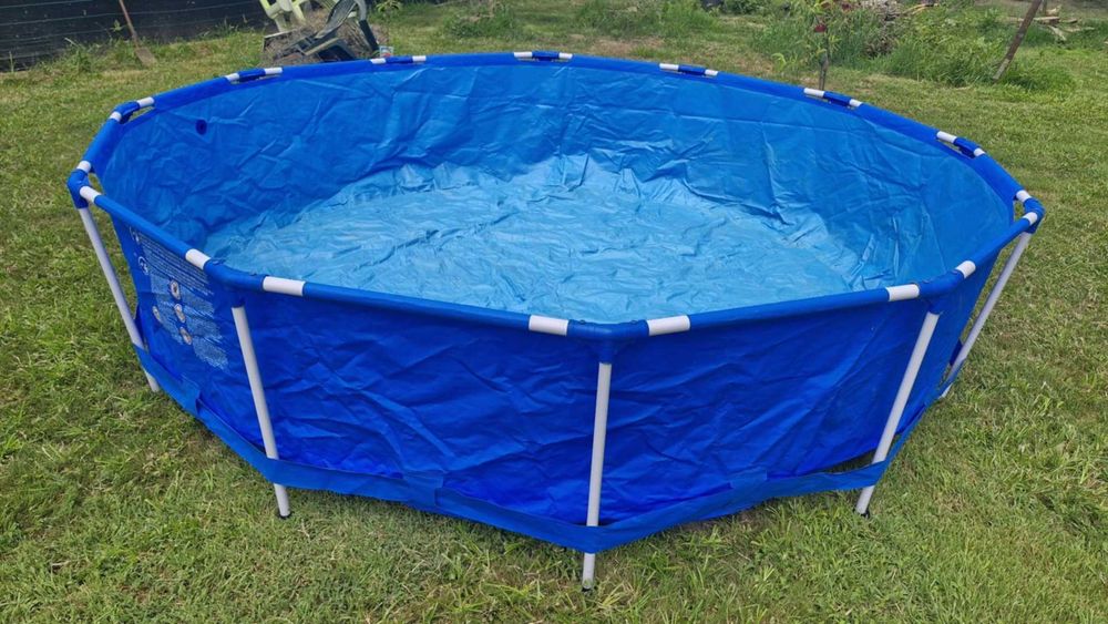 Above ground pool