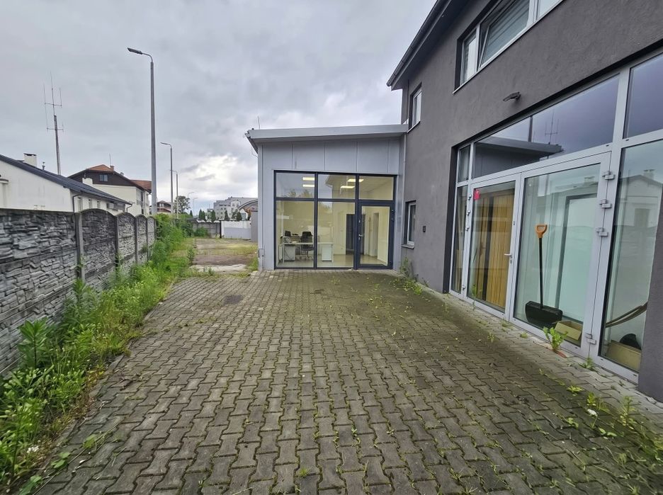 Lokal przy centrum w znanym budynku