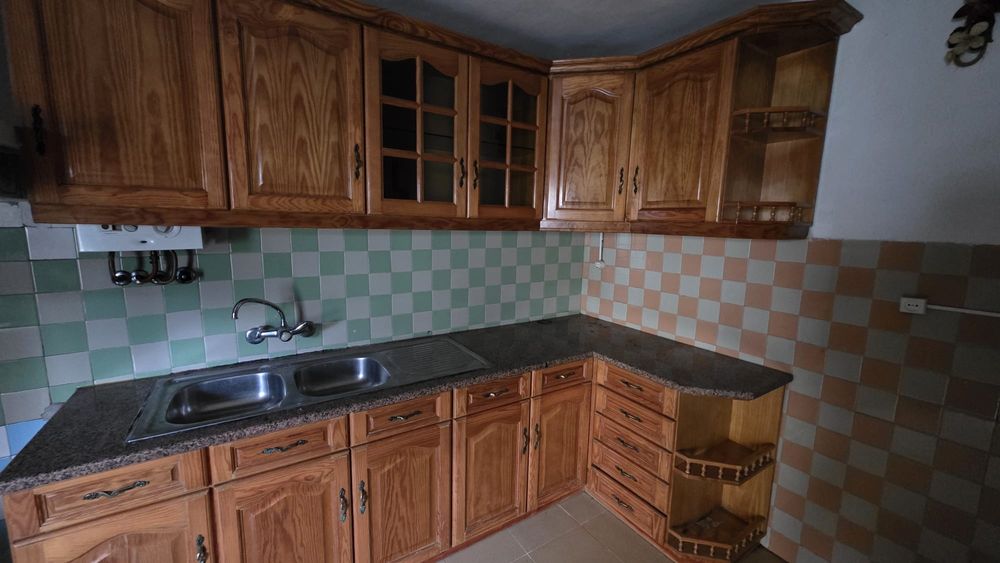 Cozinha completa (com pedra e lava-loiças)