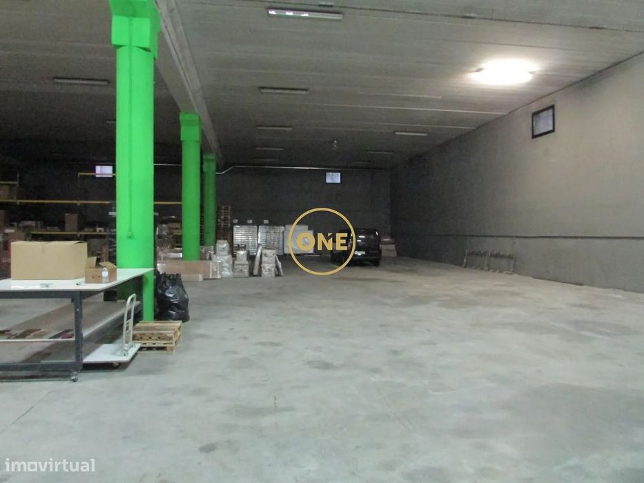 Pavilhão com área de escritório com 1153.5m2 e 6m de pé direito