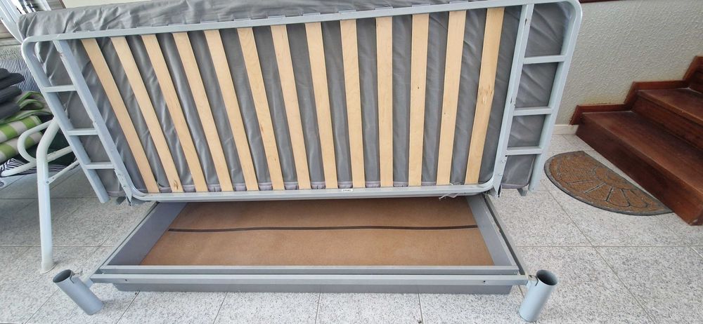 Sofá cama com arrumação