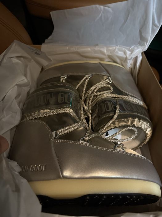 Низькі мунбути Moon Boot Icon low glance Platinum