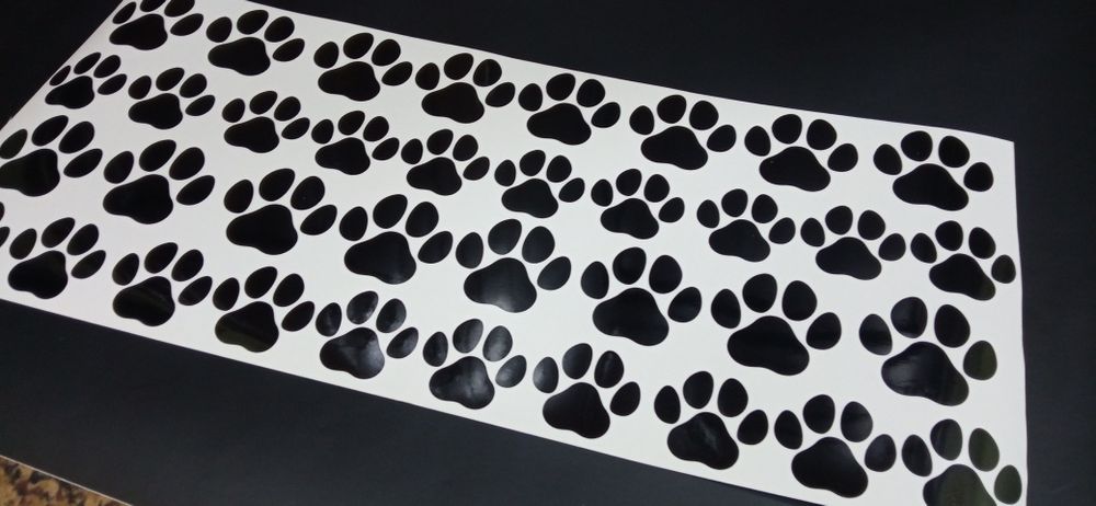 Интерьерные наклейки лапки собаки лапы на будку стекло