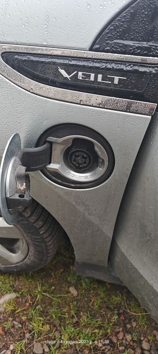Chevrolet Volt гібрид