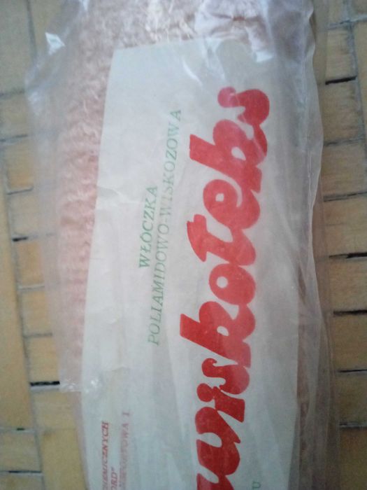 włóczka w kolorze pudrowego różu