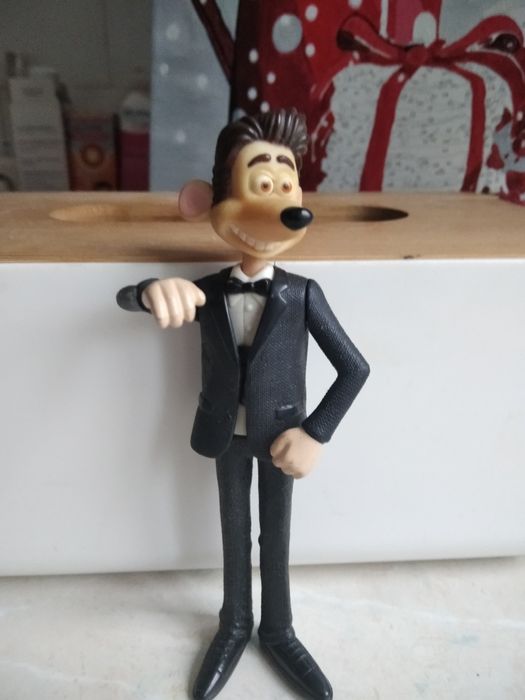 Іграшки герої мультфільмів.хеппі міл