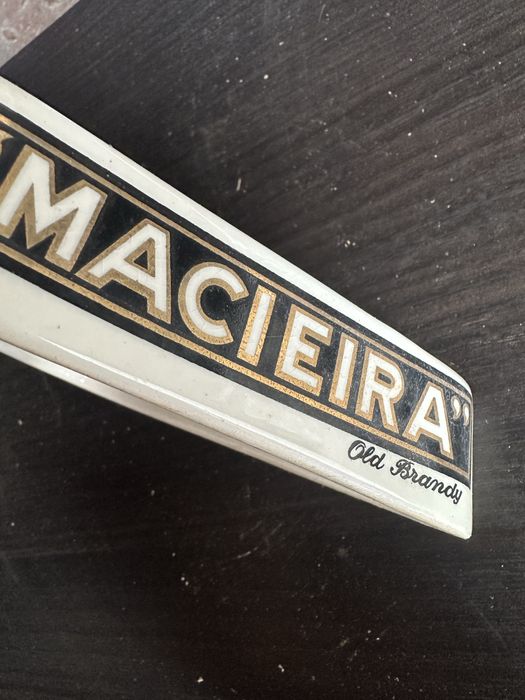 Cinzeiro antigo da Macieira