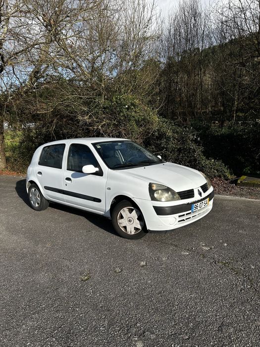 Renault Clio 1.6 Gasolina – 5 Portas – 2001 – Económico e Fiável