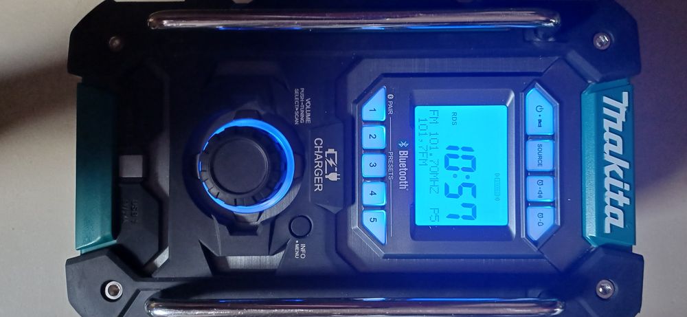 Makita DMR 300 radio