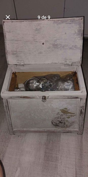 Baú pequeno, caixa de engraxador , restaurada