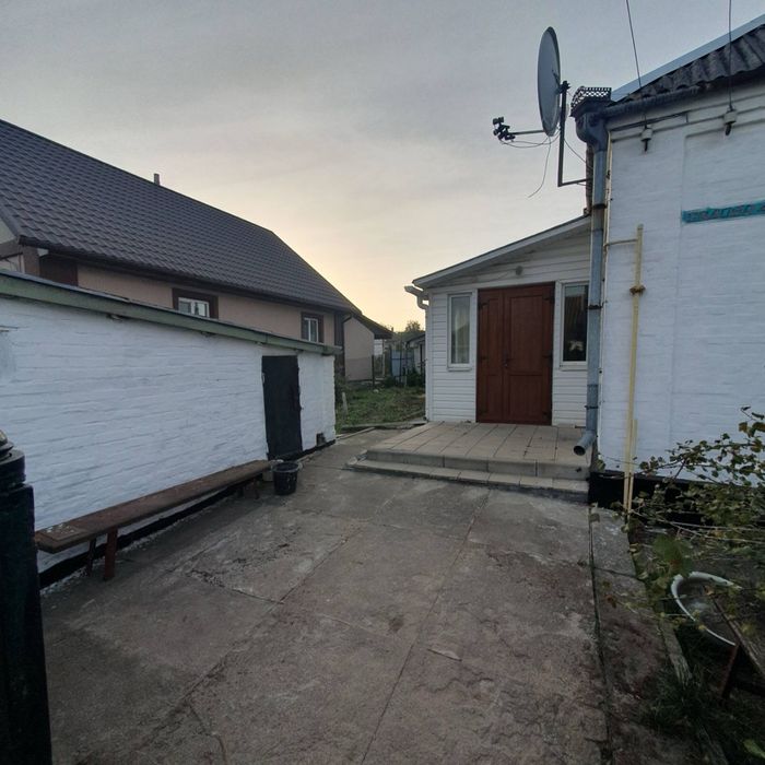 Продаж будинку . М.Тараща