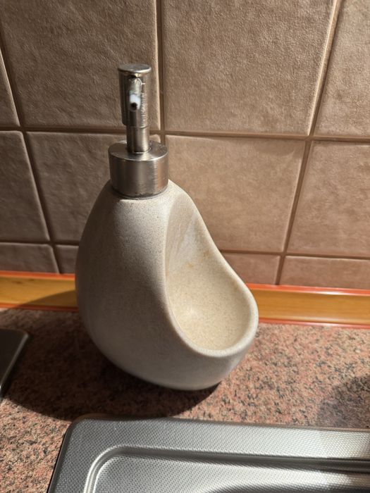Dozownik na plyn do naczyń