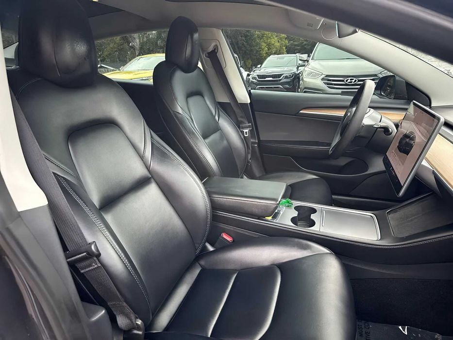 Tesla Model 3      2023