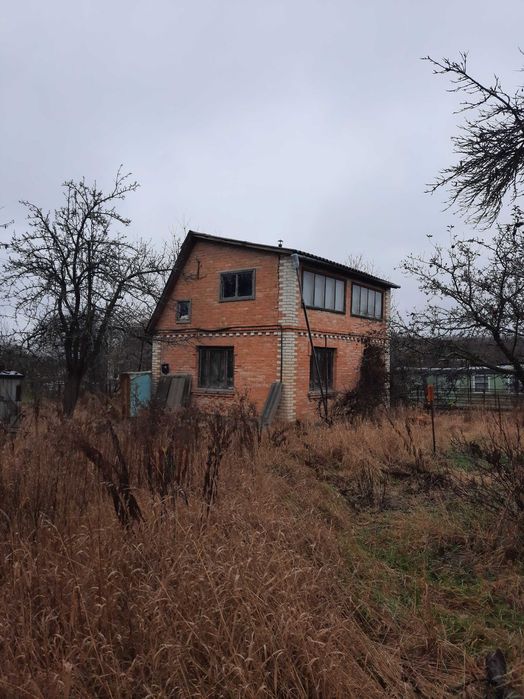 Продажа земельної ділянку з дачним будинком в Стрижавці