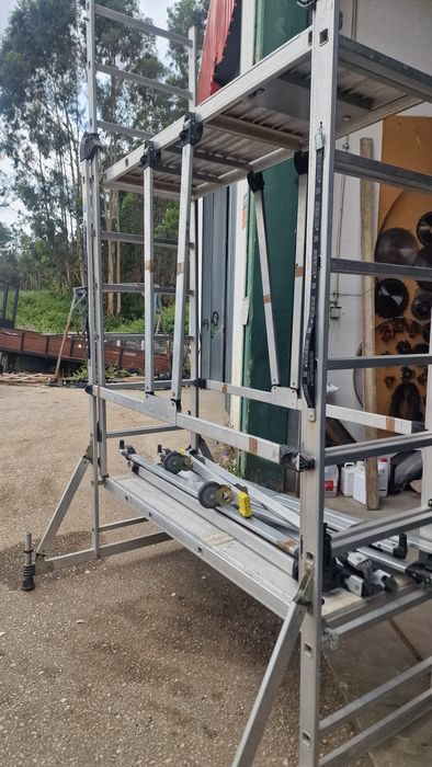 Andaimes em aluminio com escada extensível
