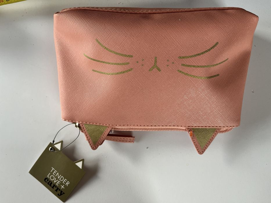 nowa kosmetyczka "kotek" marki Carry - rożowa