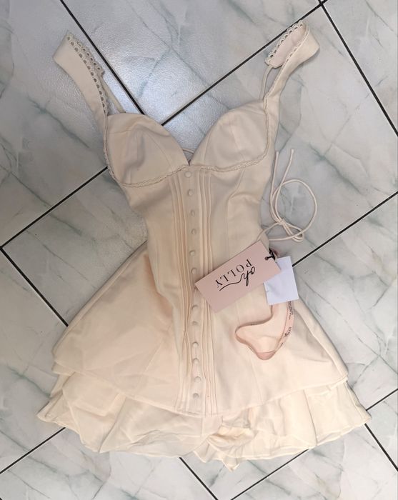 sukienka oh polly elegancka z klasa viral musthave hit sale osiemnastka wesele studniowka old money quiet luxury panienski komunia przyjecie kremowa